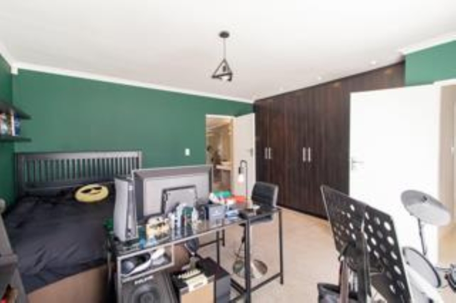 5 Bedroom Property for Sale in Van Riebeeckstrand Western Cape